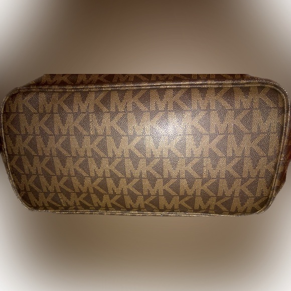 Michael Kors Jet Set Travel Tote Bag - Picture 6 of 16